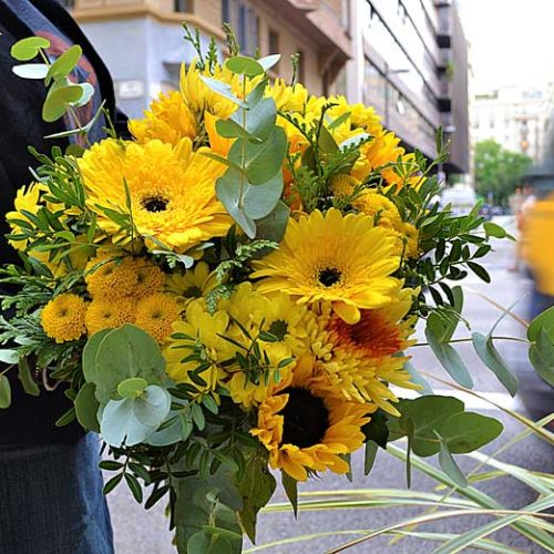 ramo-flores-amarillas-barcelona
