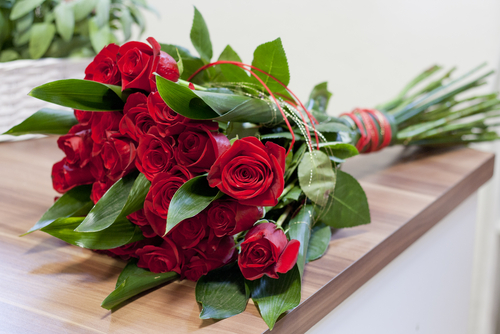 hermoso ramo de rosas rojas hermoso ramo de rosas rojas