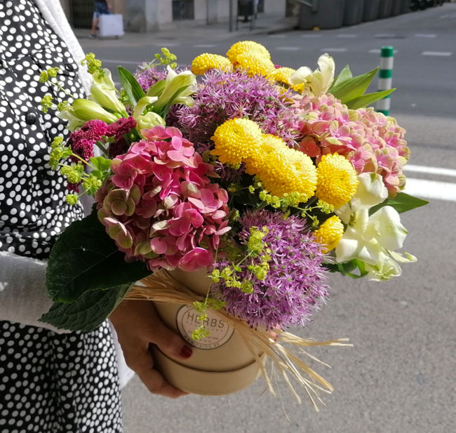 CAJA SOMBRERERA "LA VIE EST BELLE" 4 enviar-caja-flores-barcelona