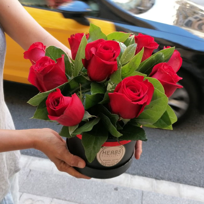 CAJA SOMBRERERA 8 ROSAS ROJAS 2 caja-sombrerera-rosas-rojas