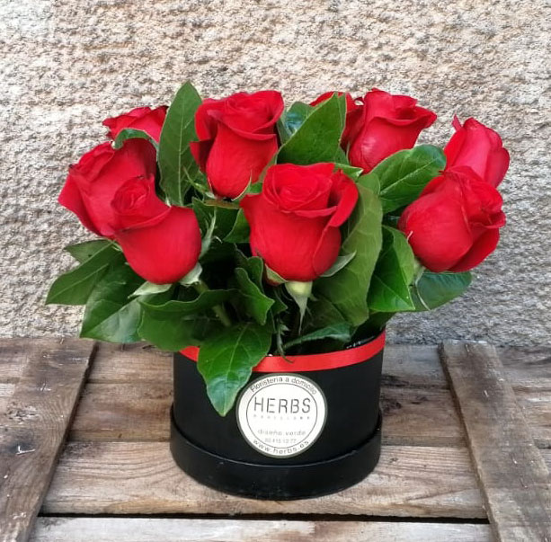 CAJA SOMBRERERA 8 ROSAS ROJAS 1 rosa-roja-en-caja.
