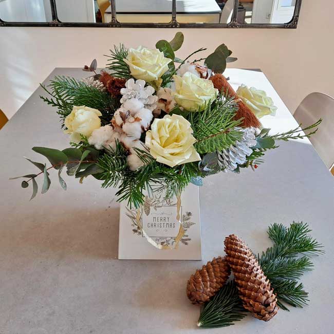 RAMO NAVIDEÑO EN CAJA BLANCA 2 flor-blanca-navidad