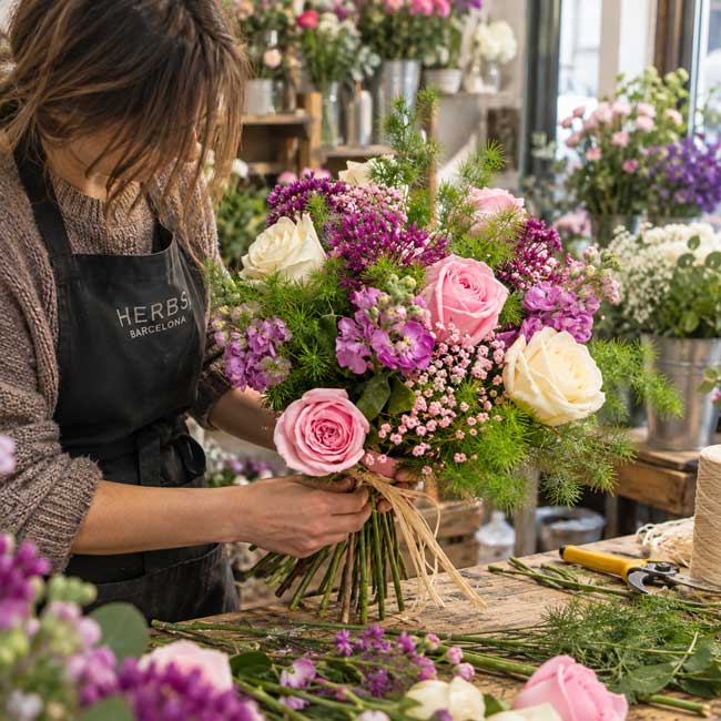 El ramo oferta del día (Confía en nosotros, elegimos las flores por ti) 5 floristeria barata en barcelona
