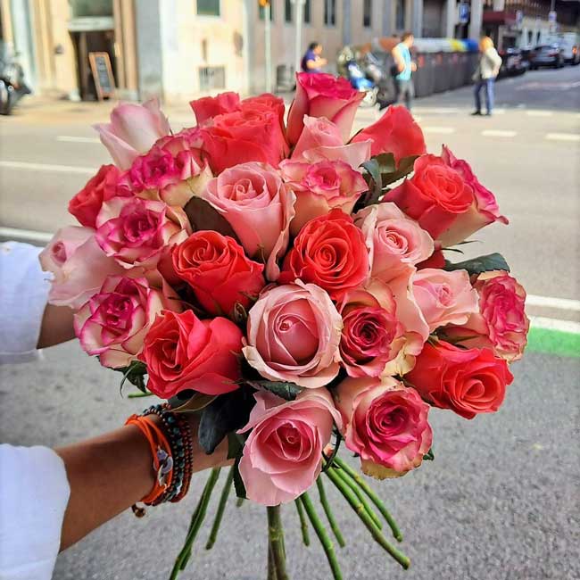 OFERTA: 30 ROSAS DE COLORES TONOS PASTELES 2 composicion-rosas-baratas