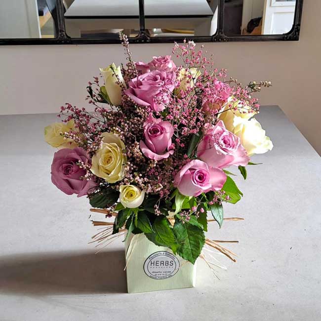 OFERTA RAMO 15 ROSAS COLORES SUAVES 3 caja-rosas-blancas-rosa-barcelona
