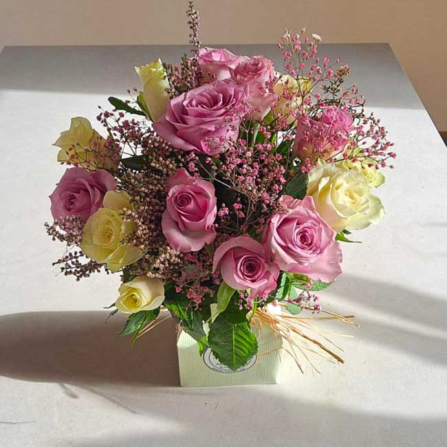 OFERTA RAMO 15 ROSAS COLORES SUAVES 4 caja-rosas-blancas-rosa-en-barcelona