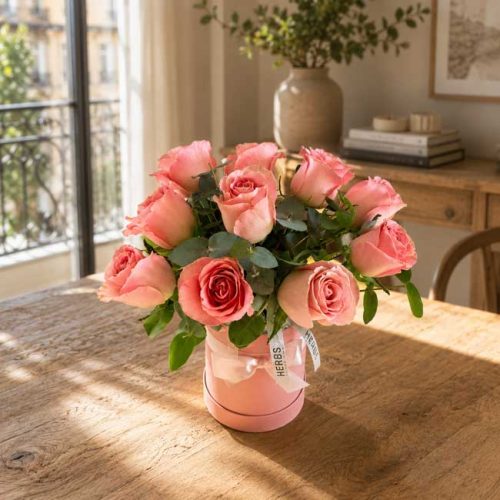 Ramo de rosas rosas en caja